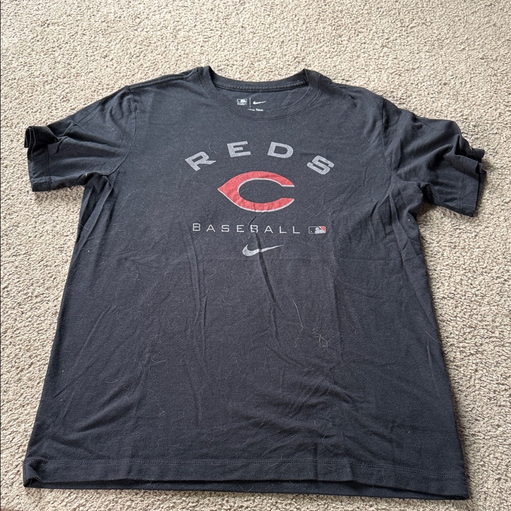 Nike Men's Black and Red Reds Baseball Tee